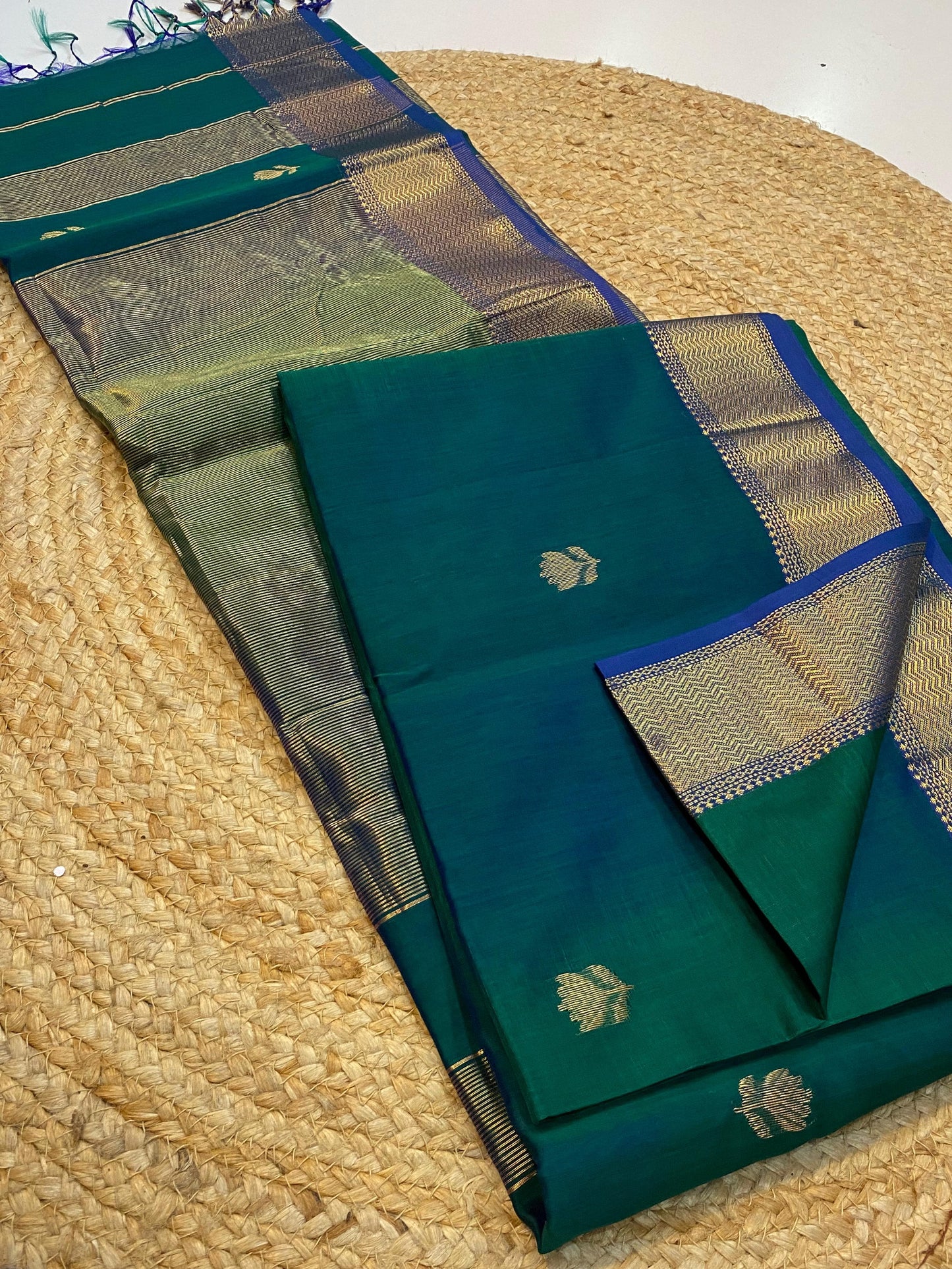 Dual tone green Maheshwari silk sarees