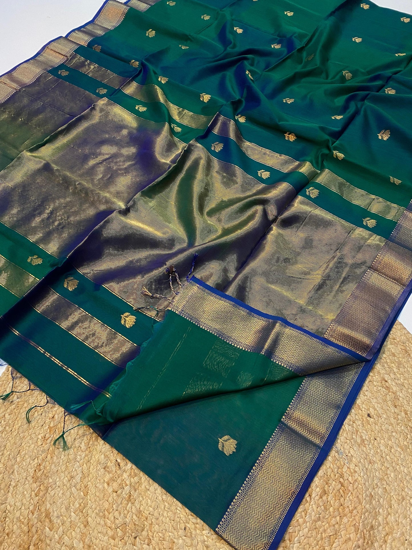 Dual tone green Maheshwari silk sarees
